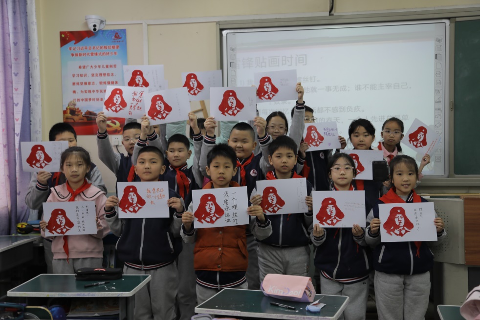 一群人在房间里AI 生成的内容可能不正确。 一群人在房间里AI 生成的内容可能不正确。