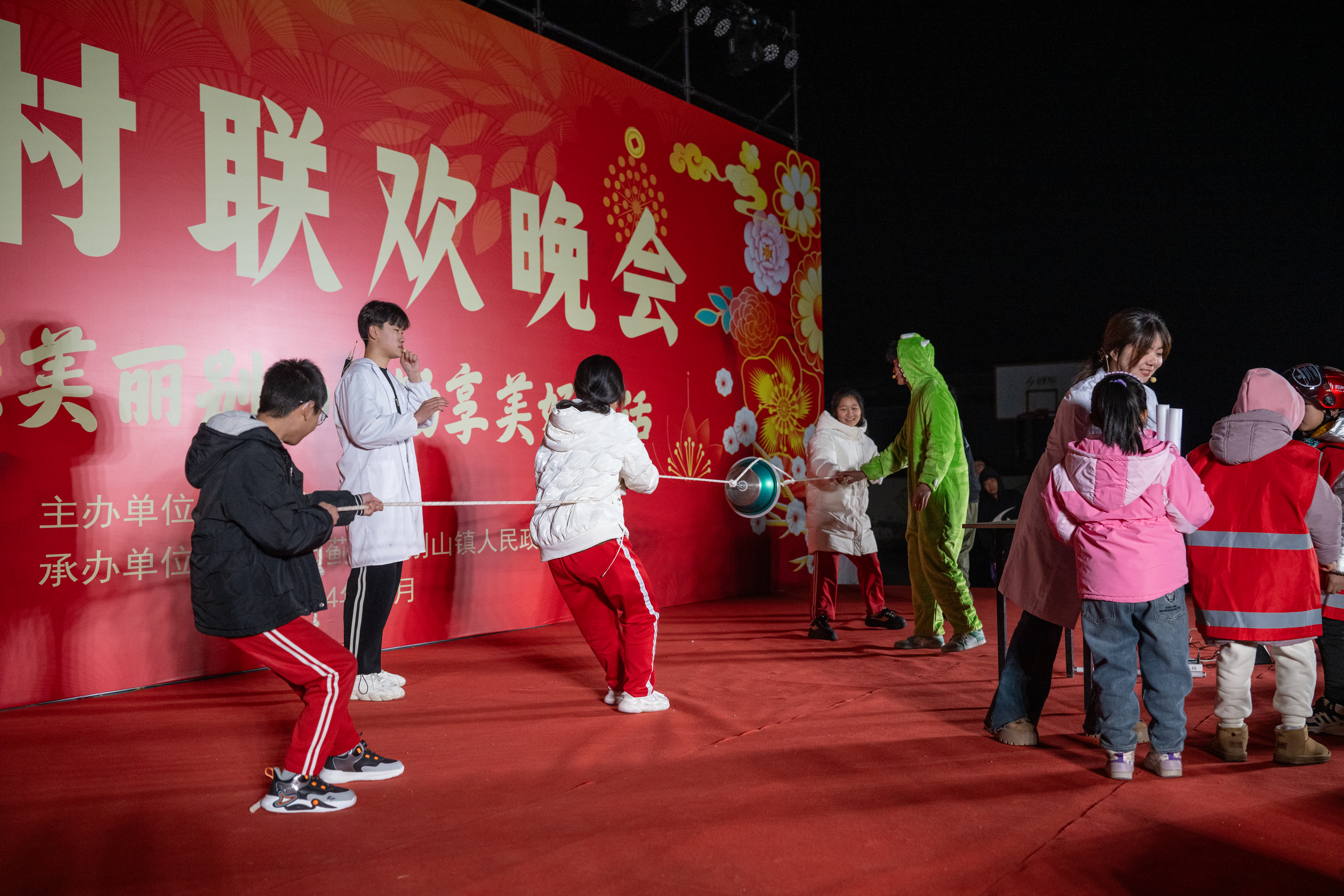 艾弗森贝博ballbet官网赴蓟州区别山镇举办乡村联欢晚会