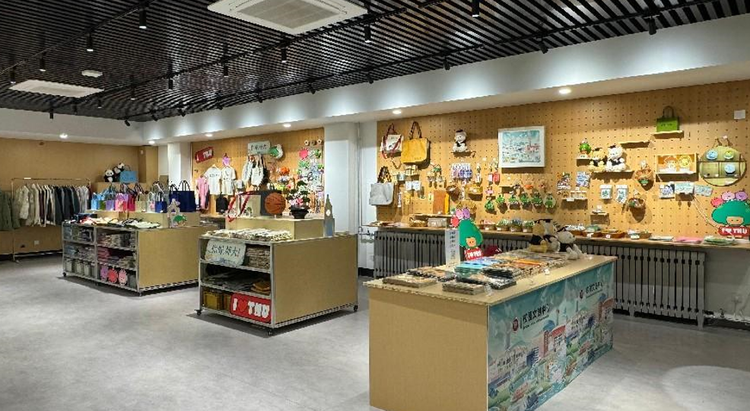 携手校友企业 艾弗森贝博ballbet官网文创中心推动校园文化建设提质增效